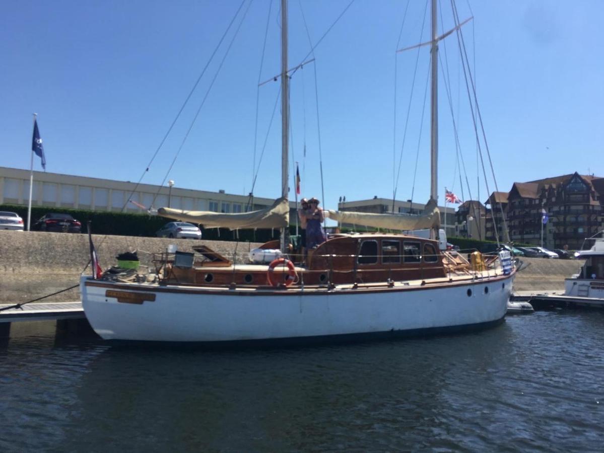 Port Deauville Yacht Vintage المظهر الخارجي الصورة