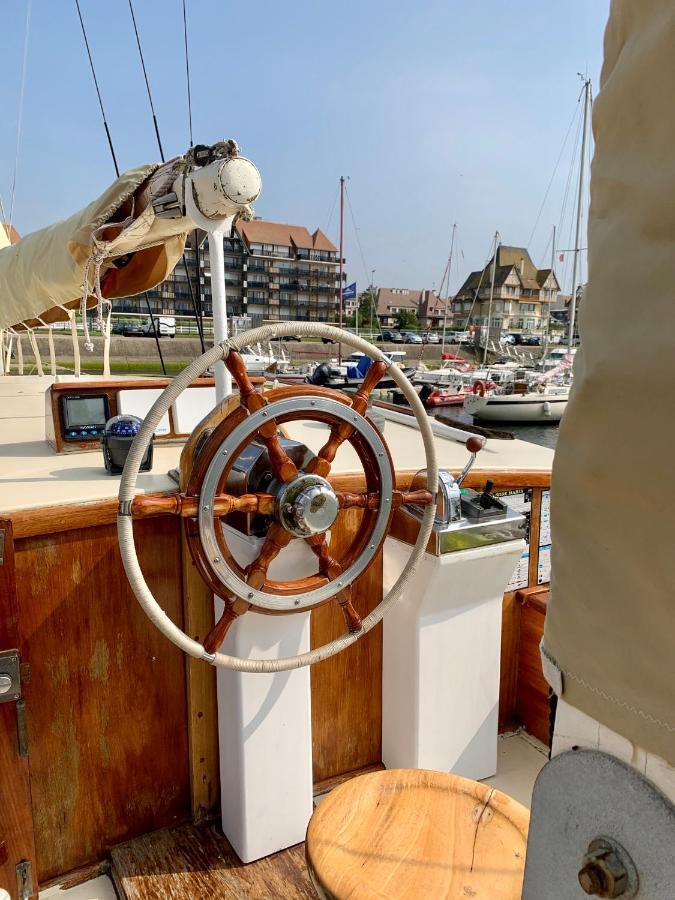 Port Deauville Yacht Vintage المظهر الخارجي الصورة