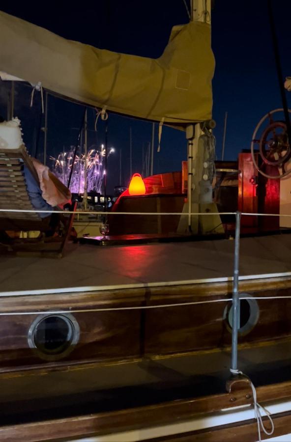 Port Deauville Yacht Vintage المظهر الخارجي الصورة
